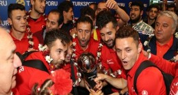 MİLLİ TAKIMIMIZA MUHTEŞEM KARŞILAMA