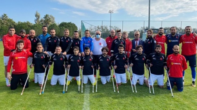 TBESF BAŞKANINDAN MİLLİ TAKIMI ZİYARET